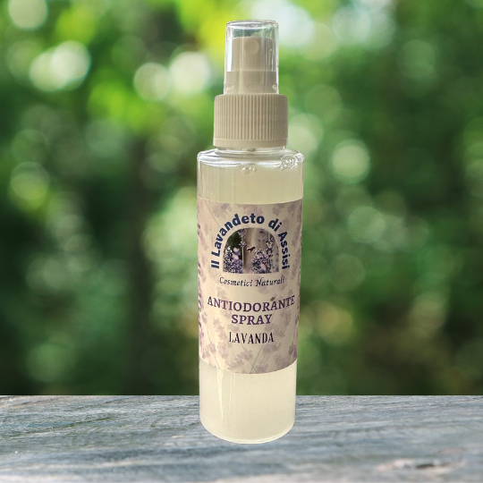 'antiodorante spray alla lavanda è un efficace alleato contro i cattivi odori corporei. Con il delicato profumo della lavanda, offre protezione a lungo termine, contrastando i odori sgradevoli legati al sudore. La sua formula contiene agenti antibatterici e profumazione naturale, lasciando una sensazione di freschezza e comfort. Facile da applicare e confezionato in una bottiglia compatta, dona una piacevole esperienza di igiene personale.