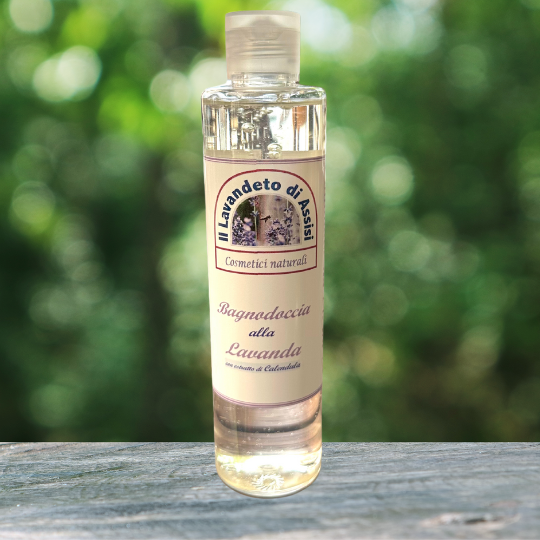 Bagno doccia alla lavanda: Pulizia delicata con il potere rilassante della lavanda. Una coccola di freschezza e tranquillità ogni volta che ti lavi."