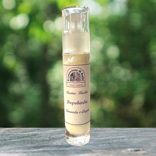 "Crema dopobarba lavanda e argan: Lenisce e idrata dopo la rasatura, unendo la delicatezza della lavanda agli effetti rigeneranti dell'olio di argan."