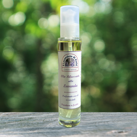 L'olio corpo rilassante alla lavanda è un trattamento sensoriale che promuove il relax e il benessere. La delicata essenza della lavanda avvolge la pelle in un profumo calmante, offrendo un momento di distensione e tranquillità.