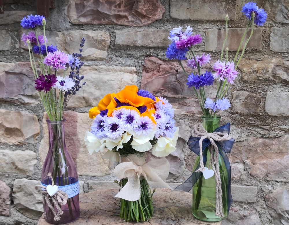 Bouquet sposa con fiordalisi, papaveri, bouquet con fiori di campo, idee per bouquet particolari,