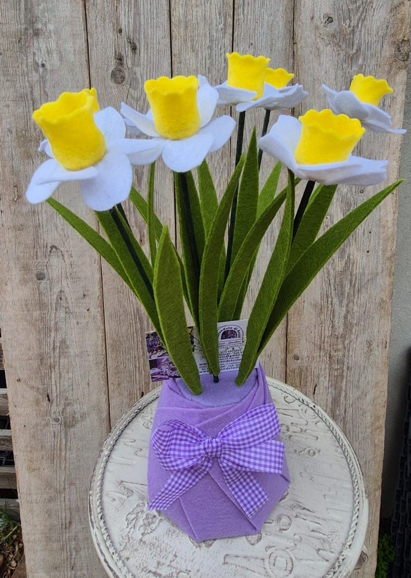 fiori di pannolenci, giacinti di pannolenci, fiori da regalare, giacinti da regalare, bouquet di fiori fatti a mano
