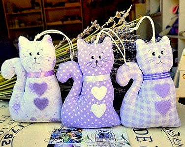 Gatto in stoffa, sacchetti profumati, sacchetti lavanda. Idea regalo e idea per bomboniere.