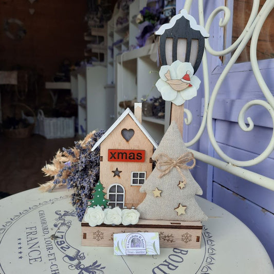 Decorazione Natalizia, decori Natalizi con luci, albero di Natale pieno di lavanda. Novità Natale 2024, idee regalo Natale, idee regalo Natale originali e utili, Idee regalo Natale 2024, regalo con scritta xmas