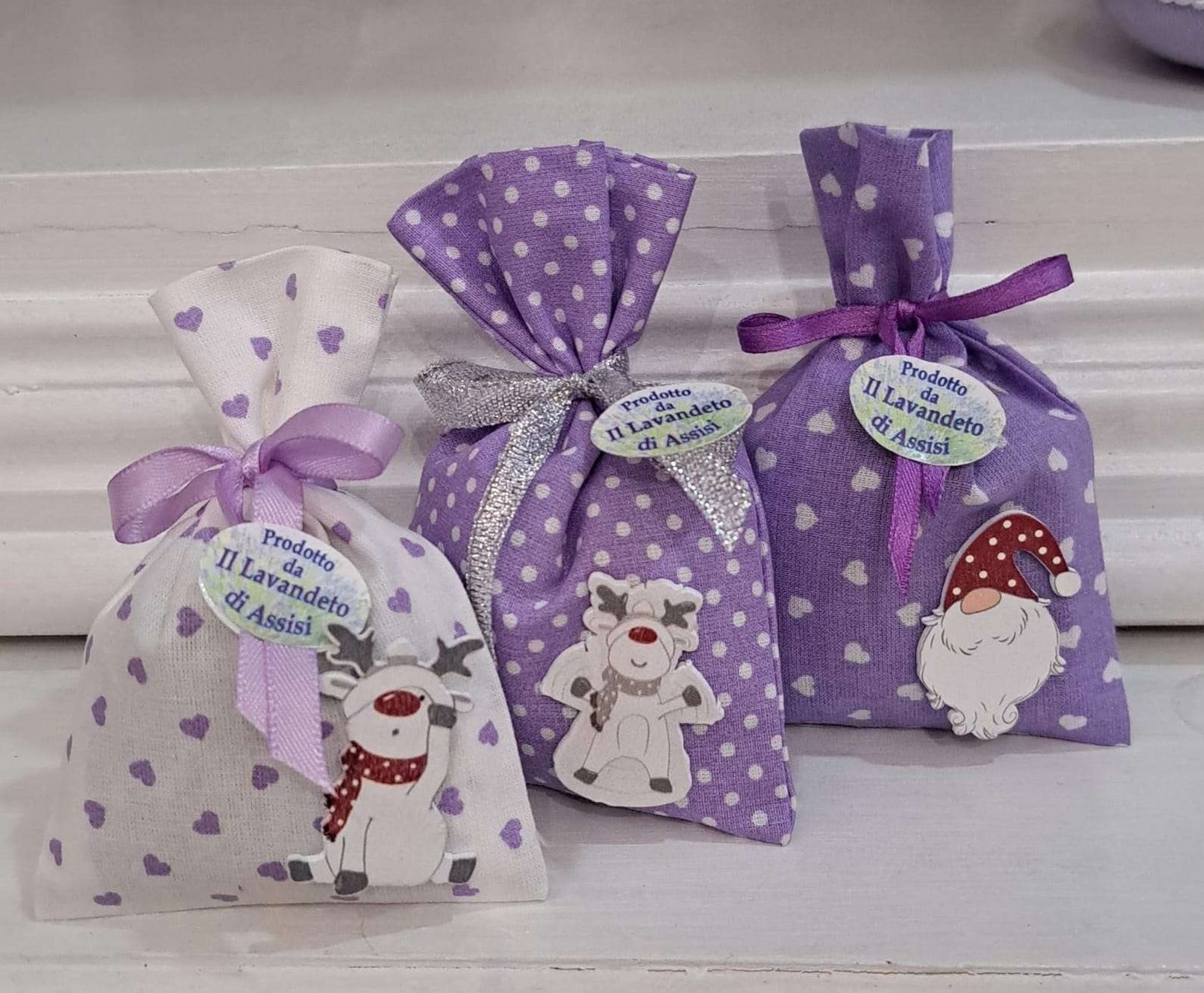 cosa regalare alle maestre per natale, regali di natale per maestre, regali di Natale economici, regali di Natale per colleghi, piccoli pensieri di Natale, sacchetti lavanda Natalizi, sacchetti lavanda decorazioni Natalizie, segnaposto di Natale, segnaposto utile Natale, sacchetti lavanda con decori natalizi, sacchetti di Natale con Babbo Natale, con renna, idee regalo Natale economiche, regali economici, regalo per maestre, regalo per colleghi. regali maestre sotto 10 euro. regali maestre sotto 5 euro
