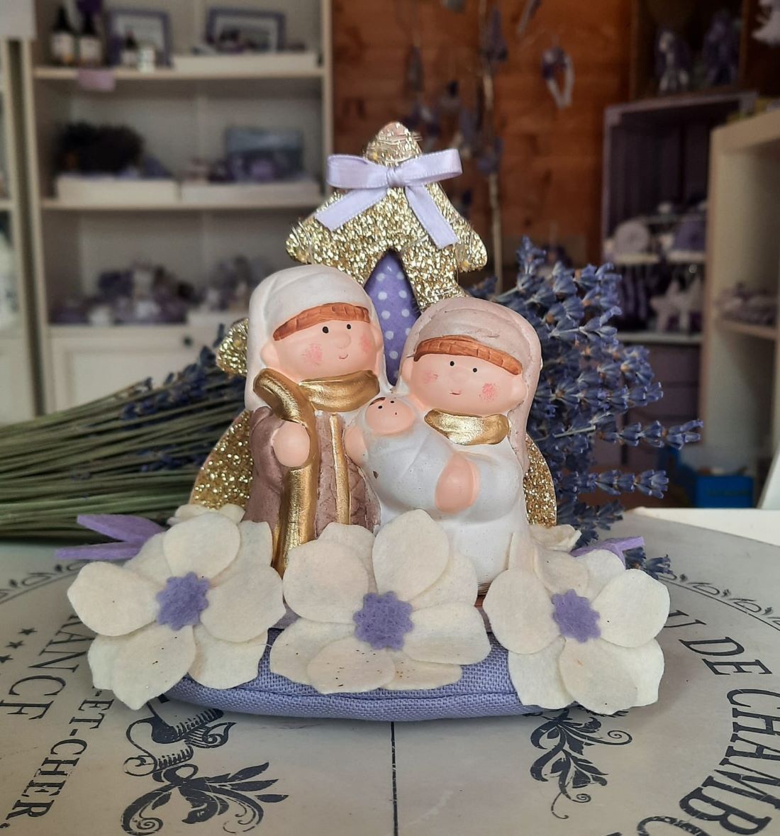 Presepe artigianale con lavanda e luci, idea regalo di Natale originale fatta a mano ad Assisi