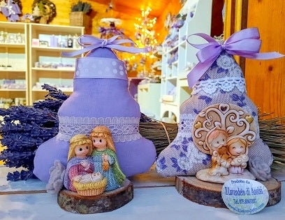 idee regalo Natale, albero di Natale piccolo, albero di Natale con presepe, decorazioni natalizie per la casa, idee regalo Natale originali, idee regalo Natale made in Italy, idee regalo Natale profumate e sostenibili