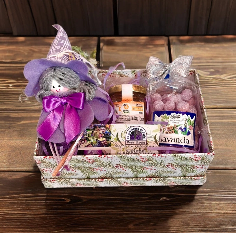 regalo epifania befana alla lavanda con befana con scopa miele millefiori e caramelle alla lavanda idea regalo befana originale gift box epifania
