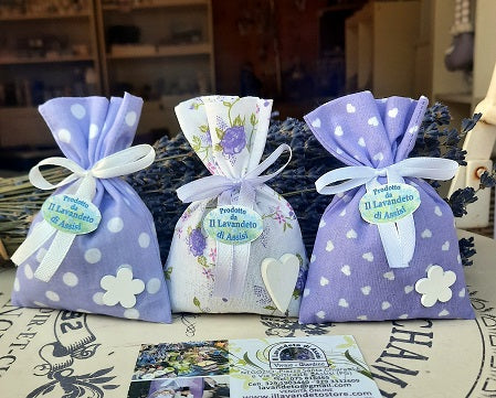 Sacchetti di lavanda. Idee regalo di Natale per i colleghi. Idee regalo Natale per vicini di casa. Bomboniere economiche , bomboniere fai da te. Bomboniere con lavanda. Sacchetto per bomboniere. Bomboniere personalizzabili. Regali di Natale economici. Pensieri per il Natale poco costosi, segnaposto Natalizi. Gadget Natalizi per dipendenti e clienti. Sacchetti profumati. Sacchetti profumati per armadi. Sacchetti profumati per cassetti. dove comprare sacchetti di lavanda