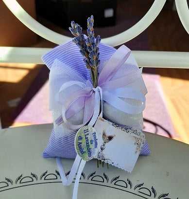 Sacchettino bomboniera utile e raffinato. Il sacchettino con lavanda in vendita nello shop è una perfetta idea per bomboniere. Puoi acquistare il sacchettino di lavanda on line.