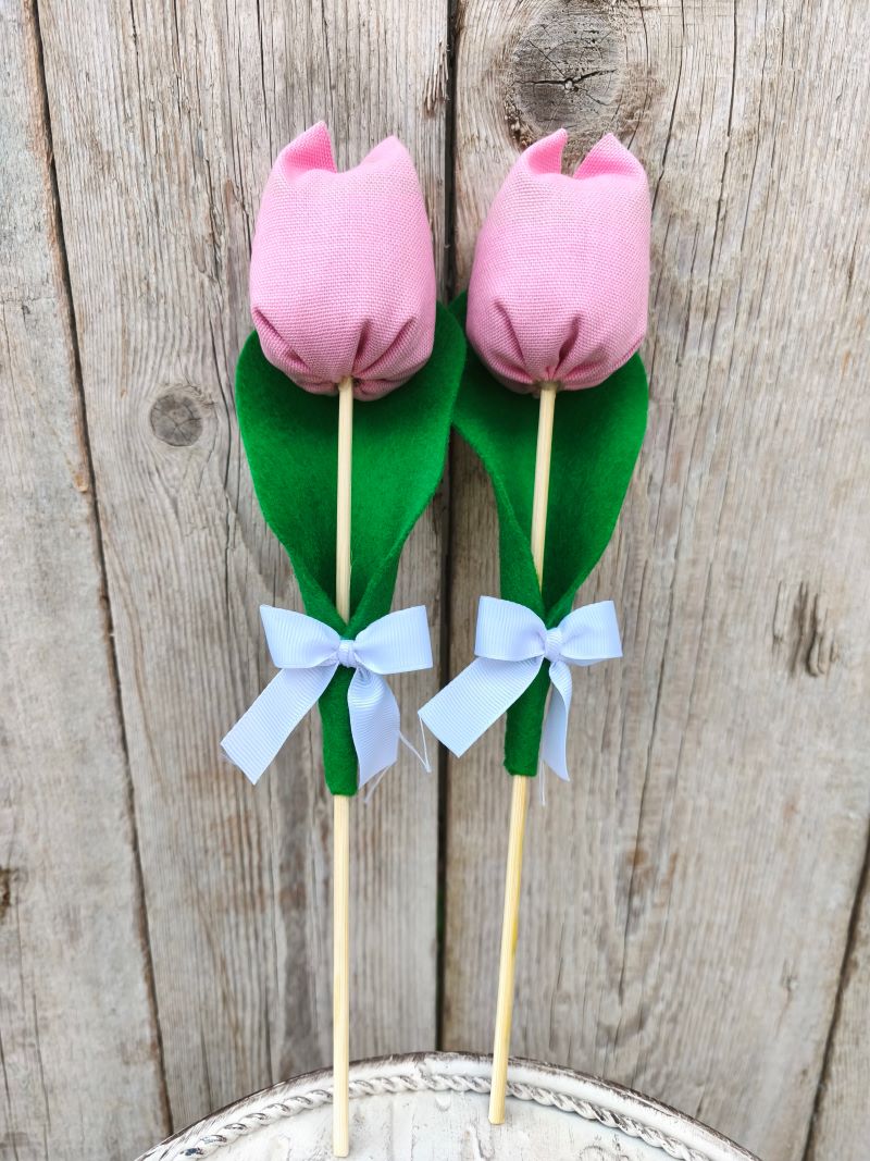 Tulipani realizzati a mano, fiori in stoffa. Tulipani con lavanda. Sacchetti lavanda, idee regalo fiori, regalare fiori in stoffa, regalare tulipani, tulipani fioriti da regalare, bomboniere a forma di fiore