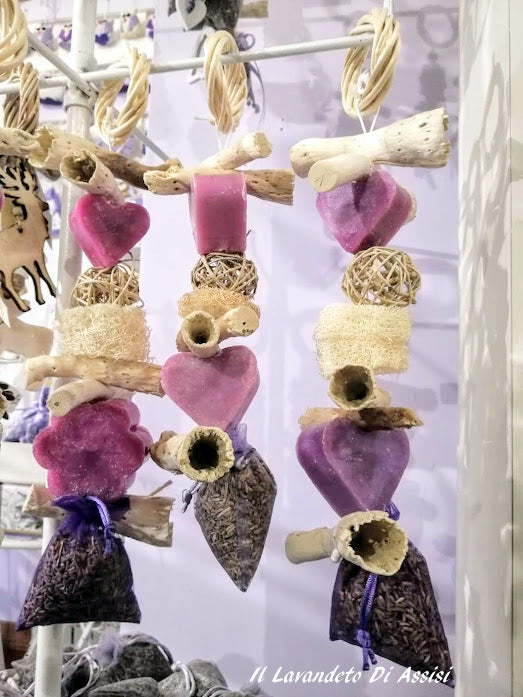 idee regalo di Natale per tutti, trecce di sapone, trecce di sapone per la casa, trecce di sapone per profumare il bagno, regali di Natale originali, regali di Natale per tutti, sacchetti profumati, sacchetti di lavanda da regalare, confezioni Natalizie originali, idea regalo per amica, idea regalo per le maestre, idee regalo per la casa, idee regalo per la famiglia, idee regalo economiche
