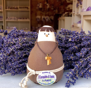 Articoli religiosi, Souvenir di Assisi, sacchetto profumato frate, sacchetti lavanda, idee regalo per prete e frate, sacchetti lavanda originali, Tao francescano, San Francesco di Assisi, regalo a devoti di San Francesco, bomboniere Comunione Bambino, bomboniere sacchetti profumati, bomboniere maschio Comunione, bomboniere religiose Comunione maschio. Bomboniere con Tao