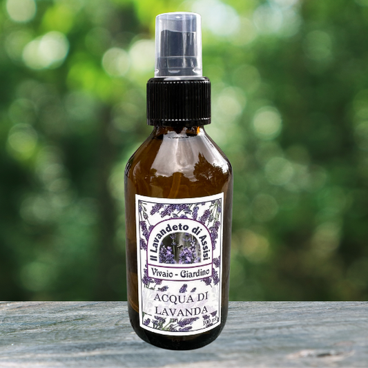 acqua di lavanda idrolato puro prodotto cosmetico naturale tonico viso skin care beauty routine idea regalo benessere