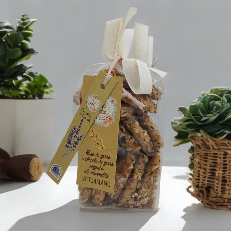 Biscotti al farro con chicchi di farro soffiato al caramello e fiori di lavanda biscotti artigianali