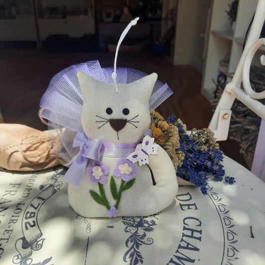 Bomboniera gatto, bomboniera con animaletti, bomboniera nascita. Bomboniere con animali, bomboniera per Battesimo, bomboniera a forma di gatto, bomboniere personalizzate lavanda, bomboniere con lavanda, bomboniere di lavanda, gatto in stoffa, idea bomboniera con gatto.