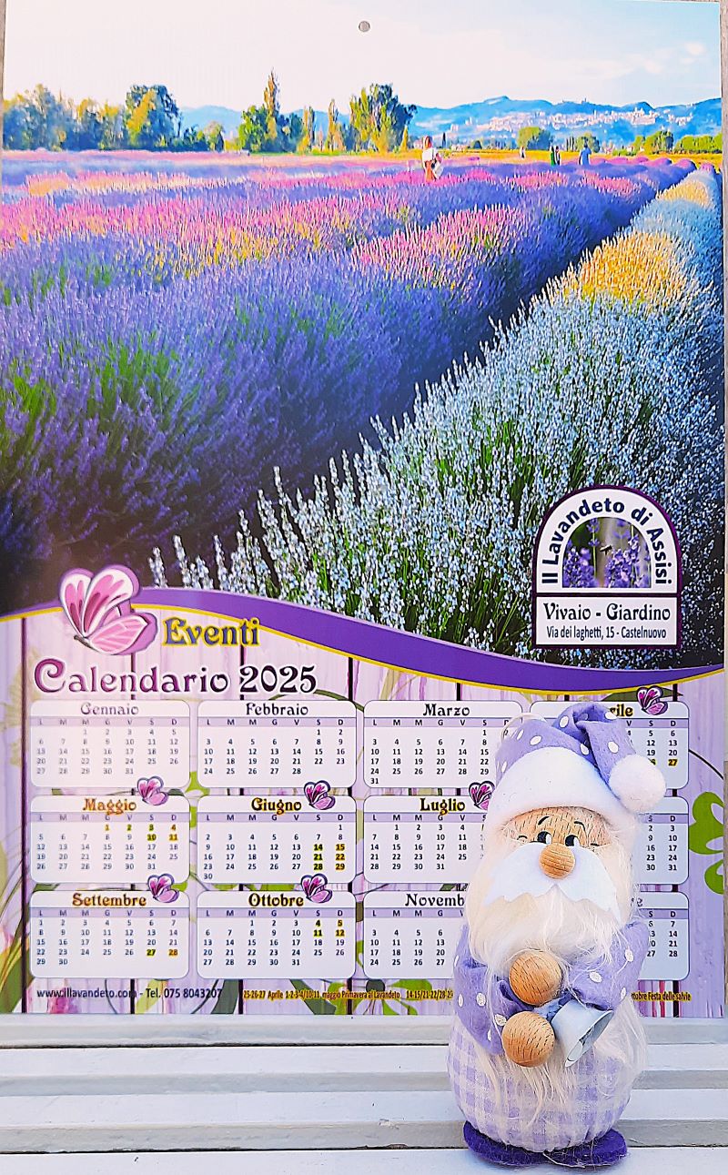 Calendario 2025 gratis, calendario 2025 gratuito, calendario 2025 babbo Natale,  calendario 2025 omaggio, calendario 2025 con fiori, calendario 2025 con lavanda, calendario 2025 gratis. Calendario  natalizio, calendario campi di lavanda, Calendario Assisi 2025, calendario 2025 da appendere, Calendario Assisi gratis, calendari natalizi, idee regalo calendario, idee regalo Natale 2025, calendario 2025 con paesaggio, calendario 2025 da stampare gratis, calendario 2025 annuale, calendario 2025 con festività