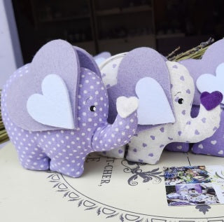 elefante in stoffa, sacchetti lavanda, elefantino per bomboniere, elefantino lavanda, sacchettini lavanda, prodotti alla lavanda, prodotti alla lavanda vendita online, idee regalo Pasqua, idee regalo Natale, bomboniere portafortuna, elefante portafortuna, regalare elefantino, elefante profumato