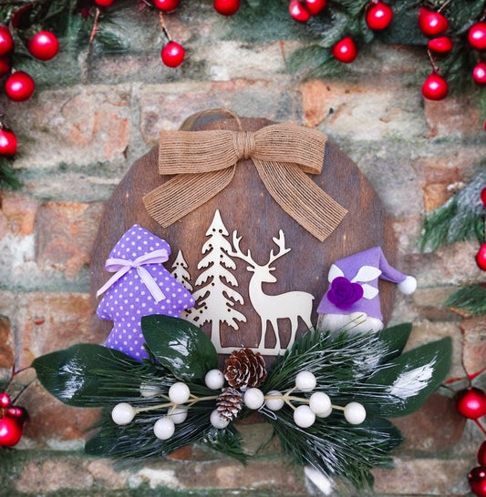 Ghirlanda natalizia in legno con albero e gnomo pieni di lavanda