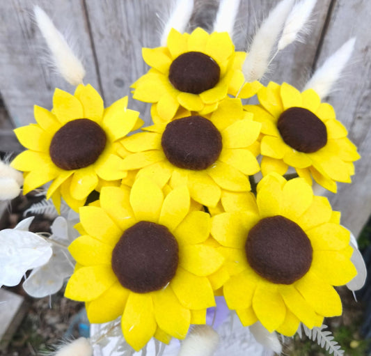 girasoli fatti a mano, girasoli profumati, diffusori per essenze, fiori in panno, fiori per decorazioni floreali, bouquet con girasoli, fiori di pannolenci, girasole di pannolenci, bouquet di girasoli, girasoli da regalare