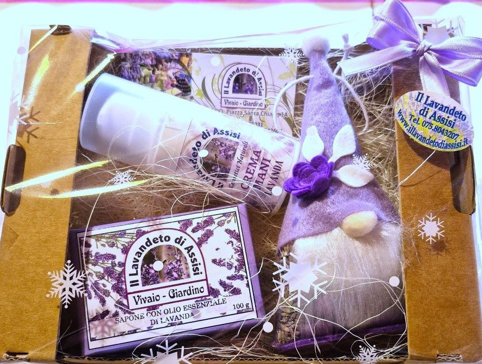 Confezione regalo Natale con crema mani, saponetta e gnomo alla lavanda, idea regalo originale