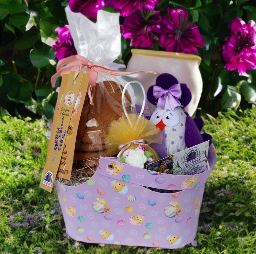 idee regalo pasqua 2026 box con gallinella uovo decorativo e biscotti regalo pasquale