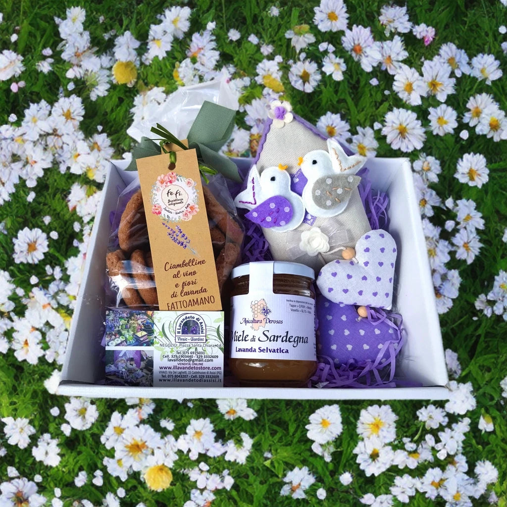 regali di pasqua gift box con miele biscotti artigianali e decorazione pasquale