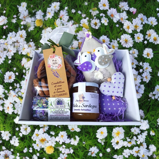 regali di pasqua gift box con miele biscotti artigianali e decorazione pasquale