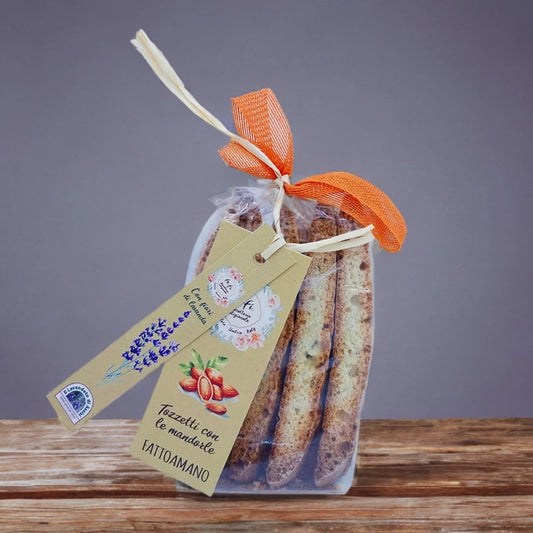 tozzetti artigianali con mandorle e fiori di lavanda biscotti secchi fatti a mano prodotto alimentare artigianale