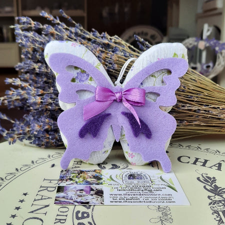 Farfalla in stoffa, farfalla, sacchetti profumati,  sacchetto lavanda farfalla, farfalla lavanda, sacchetti lavanda, idee regalo, idee regalo Natale, idee regalo per amica, idee regalo di Natale per amica, idee regalo originali, prodotti alla lavanda, vendita prodotti alla lavanda online. Farfalla su lavanda. Farfalla della lavanda, sacchetti profumati per armadio