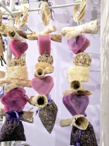 Trecce profumate con saponi e sacchetti lavanda, idea regalo di Natale artigianale e profumatore per la casa naturale fatto a mano ad Assisi